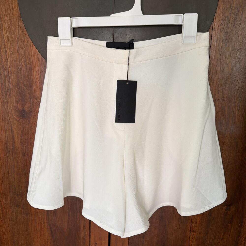NWT white Ivory Blaque Label Outwear Flare shorts size Medium